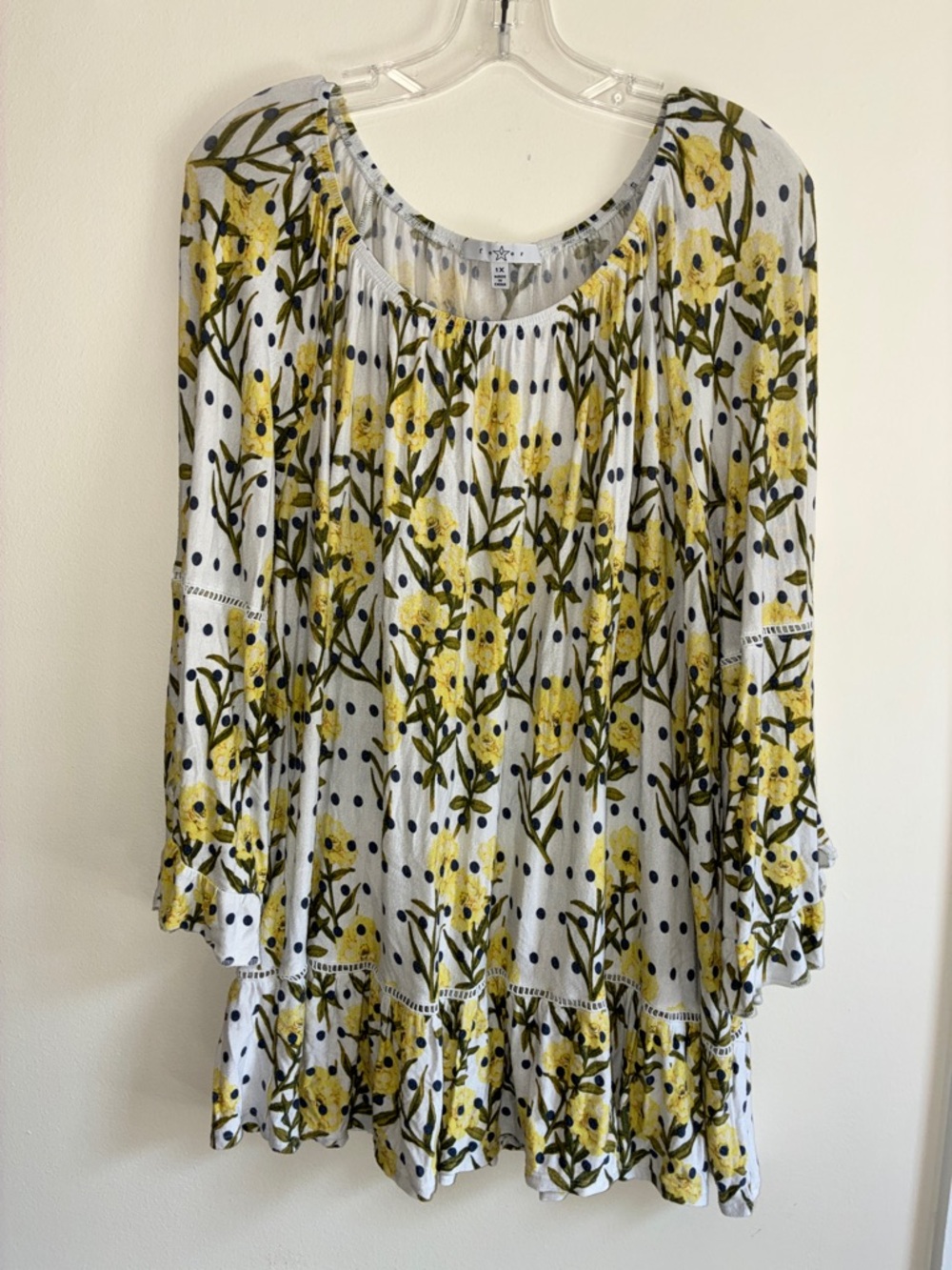 Fever White Floral Top with Navy Polka Dots Size 1X
